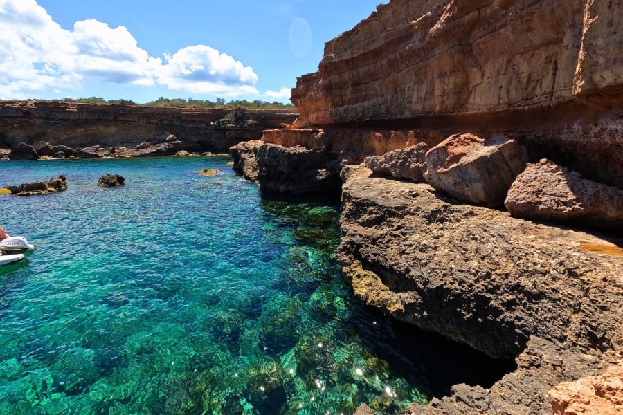 Hiking in Cala Comte