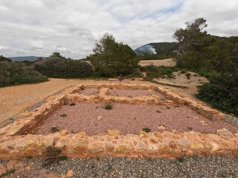 Senderismo en la Ruta Fenicia de Sa Caleta
