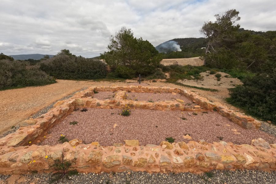 Senderismo en la Ruta Fenicia de Sa Caleta