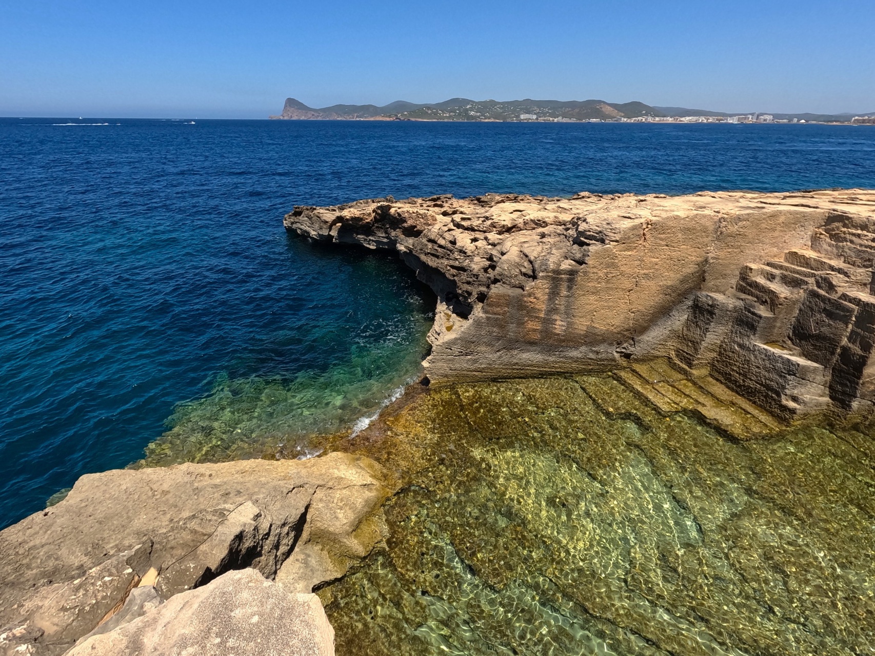 Hiking in Cala Comte