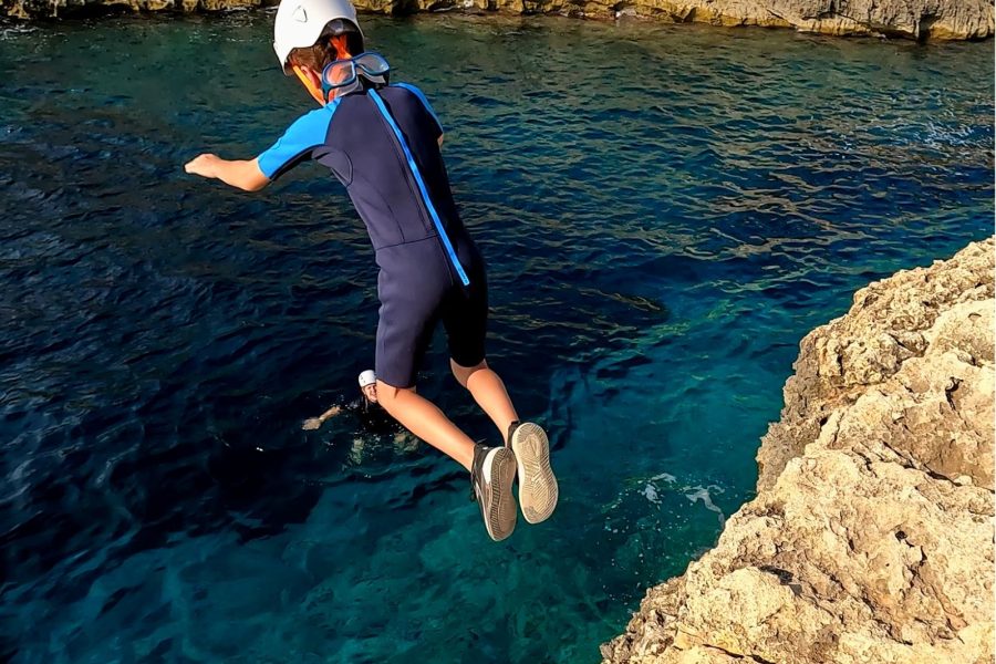 Coasteering Sa Pedrera Ibiza con saltos al mar